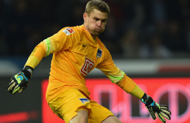 Dopat de fani! Portarul Herthei terorizat de fumul care venea din peluză, unde propriii suporteri fumau marijuana