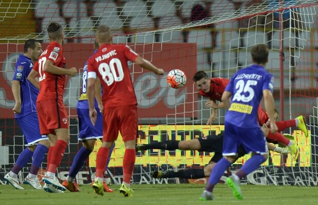 VIDEO Faze controversate la Dinamo - ACS Poli! "Cîini" au primit un penalty, iar timișorenii au cerut două lovituri de pedeapsă