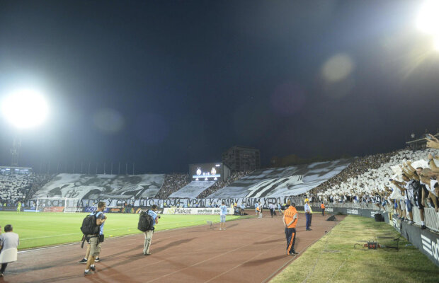 FOTO Culoarea fotbalului în alb şi negru » Românii au fost întîmpinați cu clasicul "Țiganii, țiganii!"