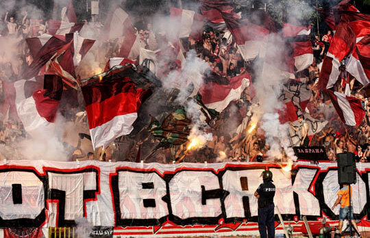 VIDEO+FOTO Suporteri adevărați » Atmosferă incendiară la debutul lui ŢSKA Sofia în liga a III-a