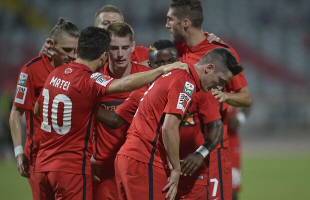 VIDEO+FOTO ”Cîinii” latră din nou » Victoria cu Voluntari, 3-0, o propulsează pe Dinamo pe primul loc după 1.209 zile