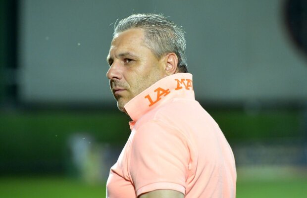 Şumudică îi dă o replică acidă lui Argăseală: "Atunci a fost bine, nea Vali?". Steaua, ironizată de antrenor