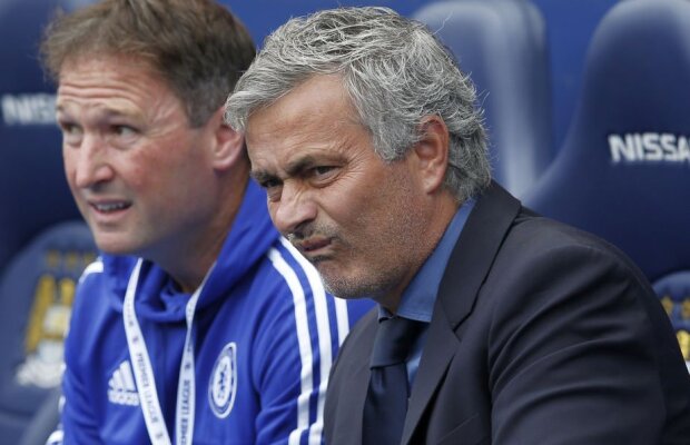 Fanii lui City au rîs de Mourinho după scandalul cu Eva Carneiro » Ce a făcut un suporter aflat în spatele băncii portughezului :D