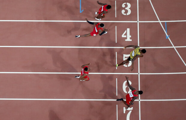 Cineva, acolo, sus, îl iubește! Usain Bolt a cîştigat a 3-a medalie mondială de aur din carieră în proba de 100 metri