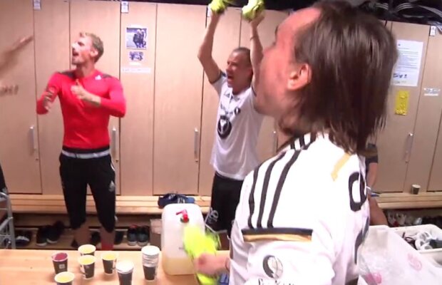 Atitudine de campioni! Imagini din vestiarul lui Rosenborg după ultimul meci » S-au comportant ca niște ultrași