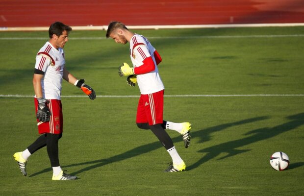 VIDEO Ce se întîmplă în vestiarul Spaniei? Gestul de neînțeles făcut de Fabregas față de unul dintre coechipieri