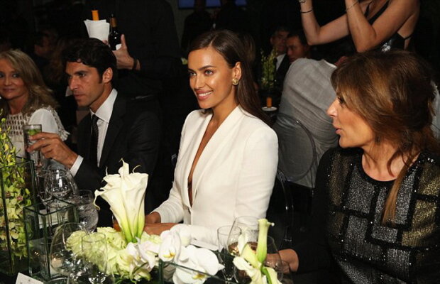 Irina Shayk, debordant de sexy în orice ţinută