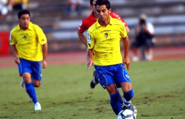 Transfer la Petrolul! A adus un experimentat mijlocaș spaniol 