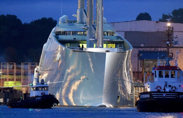 Acesta este cel mai mare şi mai luxos iaht din lume! Nu o să crezi cît costă