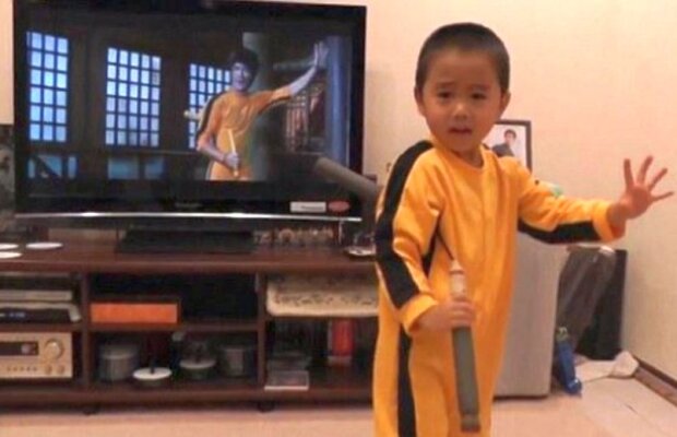 VIDEO Imagini de senzație cu un puști chinez care-l imită pe Bruce Lee » Nunceagul nu mai are nici un secret pentru el