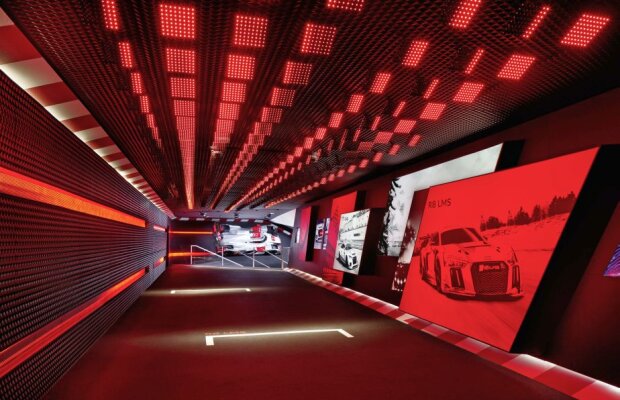 Detalii incredibile din războiul marilor puteri ale industriei auto » Trimisul GSP dezvăluie risipa de la Frankfurt