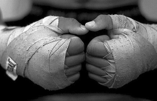 Haos la un club important din Liga 1! Un fotbalist a fost lovit în fața stadionului de cîțiva indivizi 