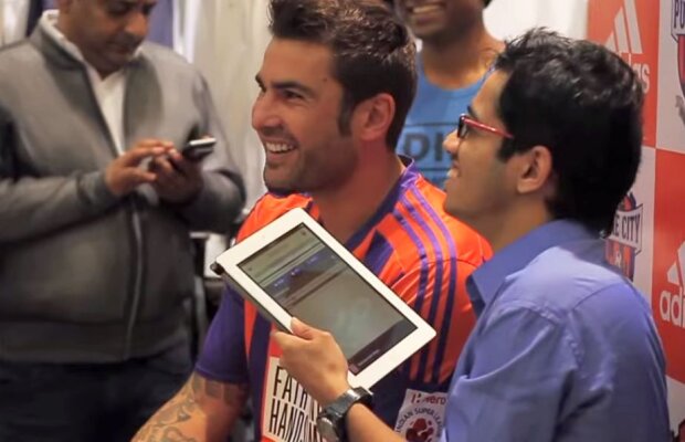 VIDEO Mutu şi Zokora, aplaudaţi la scenă deschisă în India la prezentarea echipamentului lui FC Pune City