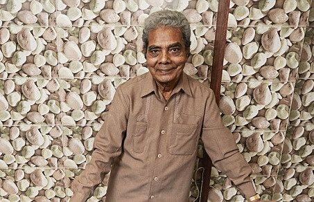 VIDEO + FOTO Un indian a stabilit un nou record mondial: nu și-a mai tăiat unghiile din 1952! Cum arată unghiile de 909 centrimetri