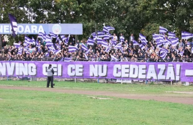 VIDEO + FOTO Fanii lui ASU Poli au făcut spectacol în Liga a 3-a » Timișoara a cîștigat meciul FC Hunedoara, 3-0