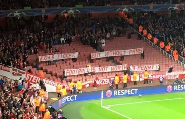 FOTO Protest la Arsenal - Bayern » Prețuri-șoc la bilete, nemții scandalizați
