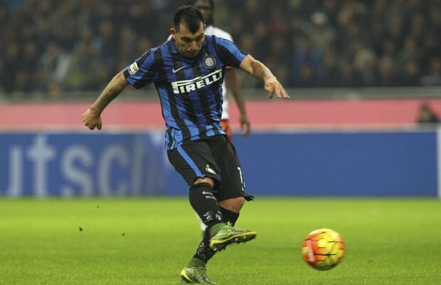 VIDEO Dreptul paralizant » Medel a decis meciul, marcînd cu piciorul pe care-l putea pierde în 2009