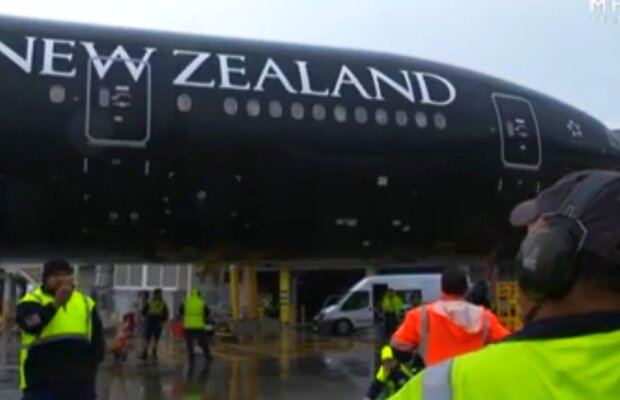 VIDEO GE-NI-AL! Cum i-au primit controlorii de trafic aerian pe campionii mondiali din Noua Zeelandă!