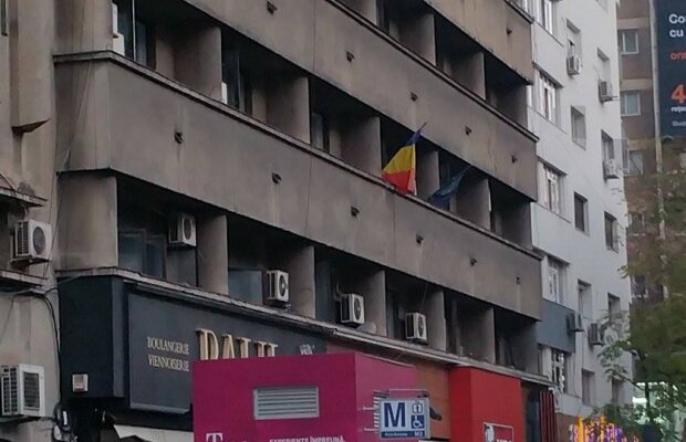 Incendiu în București » Un apartament dintr-un bloc din Piața Romană a luat foc