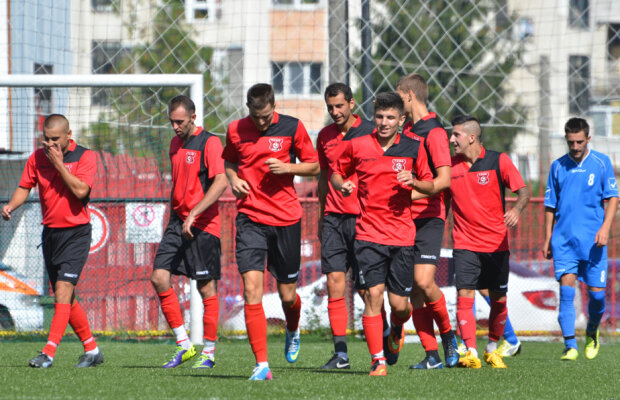 Scîntei la Metalul Reșița după eșecul cu CS Mioveni, 0-4: "Nu ne dă nici banii, ne mai și umilește!"