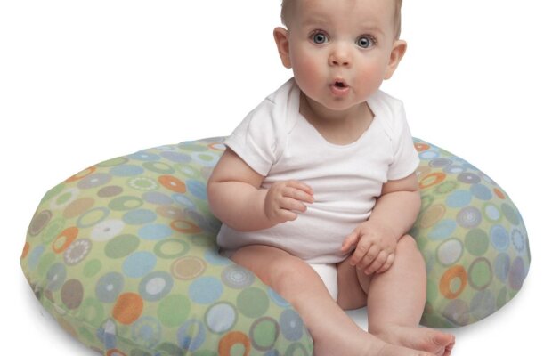 VIDEO Ăsta e cu siguranță cel mai simpatic bebeluș văzut vreodată! Cum a reușit să coboare din pat 