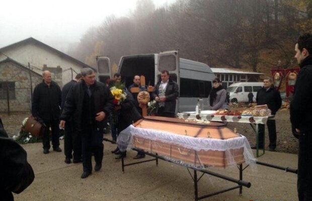 FOTO Steaua a trimis doar coroana » Un alt club a plătit pomana la înmormîntarea lui Lucian Bălan