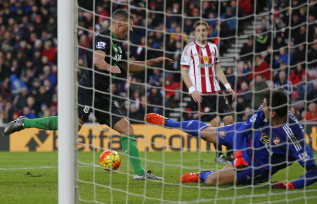 VIDEO The best black cat » Pantilimon a avut un reflex de portar de handbal, iar Sunderland a scăpat de zona retrogradării