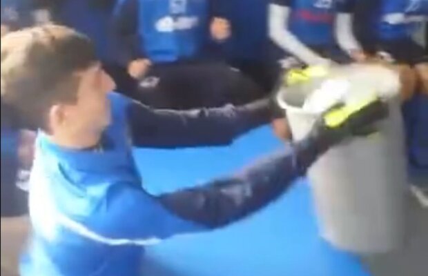 VIDEO Tiki-Taka AGH » Puștii Viitorului, momente de virtuozitate în vestiar. Sînt primii din România care realizează provocarea!