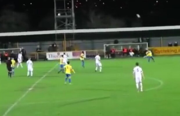 VIDEO Pe aripile vîntului » Autogol ciudat într-o ligă de amatori din Anglia