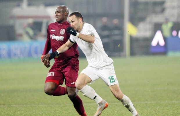 VIDEO Momente de panică la Chiajna - ACS Poli » Mamele a fost scos cu ambulanța de pe gazon