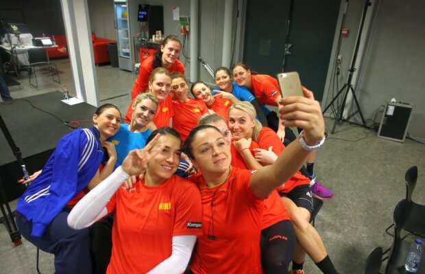 GALERIE FOTO Atmosferă și voie bună în cantonamentul naționalei de handbal a României » Ce au făcut fetele cu o zi înaintea semifinalei cu Norvegia