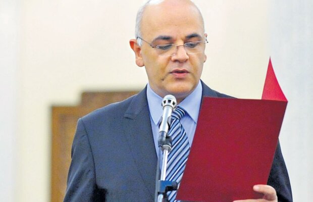 Raed Arafat: ”Firmele private vor să se cupleze la fondurile publice de urgență”. El spune că se vizează și privatizarea pompierilor, nu doar a urgențelor medicale!