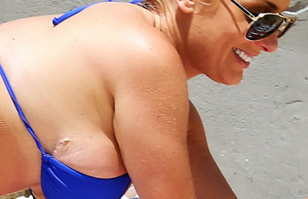 O actriță americană, cu cicatrici horror la sîni! Imaginile sunt șocante