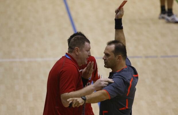 Meciul cu un arbitru! Caz inedit la handbal: Costel Din a arbitrat singur o partidă din Liga Națională
