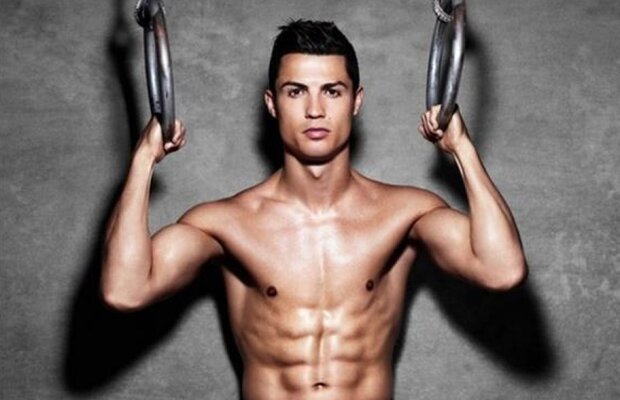 Cristiano, spornosexual: ”Îi place să-și etaleze corpul pe net și să strângă păreri sexuale”
