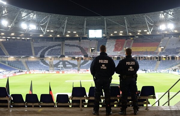 Organizatorii Euro 2016 anunță: "Unele meciuri s-ar putea juca fără spectatori" » Măsuri speciale de frica teroriștilor