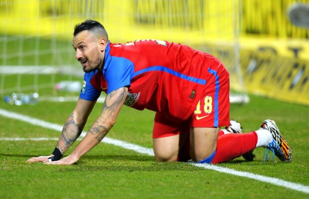 Doi jucători ca și plecați de la Steaua » Patronul a dat ordin clar: "Unul doarme pe teren, celălalt nu mai poate să joace fotbal"