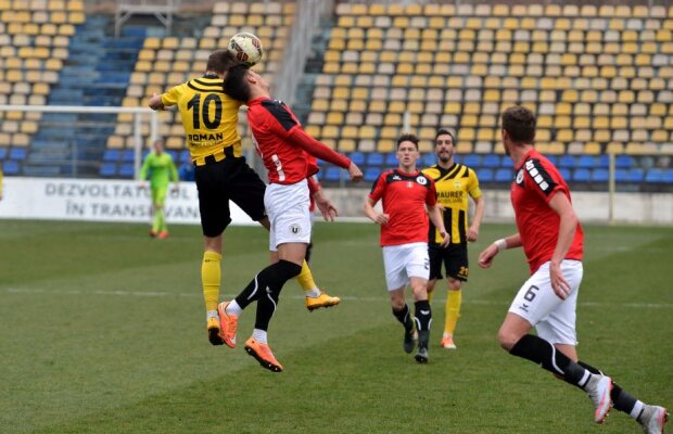 FOTO Meci tensionat între FC Brașov și U Cluj: 3 cartonașe roșii și niciun gol!