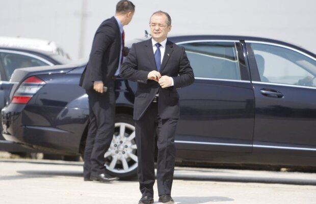 Citește pe TOLO.RO: Ariton dă vina pe Boc! Iată cronica zilei de azi din dosarul Gala Bute
