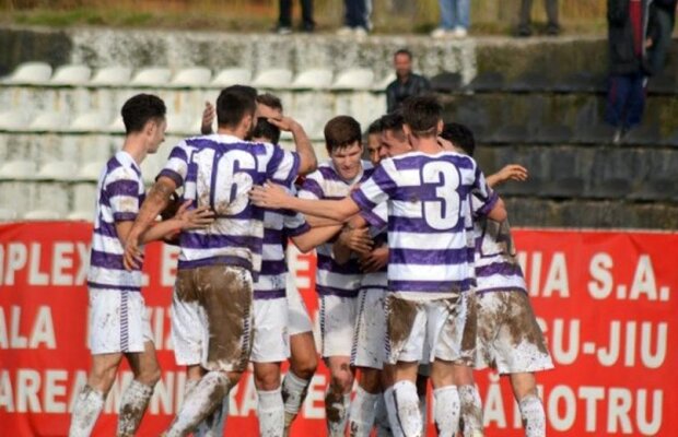 VIDEO Gol fantastic reușit de ASU Poli Timișoara în Liga a 3-a » A spart plasa cu o torpilă din afara careului!