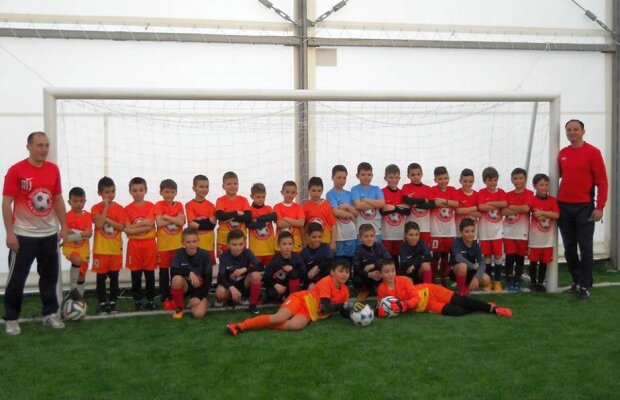 Bătaie în fața copiilor » Părinții juniorilor de la AS Toni Doboș și FC Inițial s-au luat la bătaie în timpul unui meci de copii