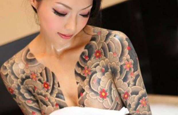 FOTO Femei fatale cu tatuaje mortale » Cele mai tari picturi pe corpurile feminine