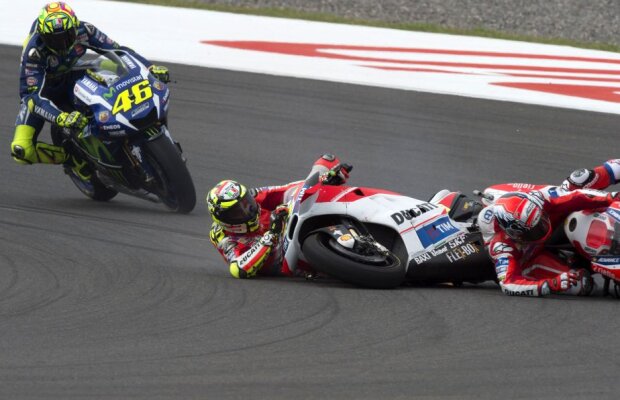 Deranj mare la Ducati » Dovizioso, furios pe colegul Iannone: "Mi-a confirmat ceea ce credeam despre el"