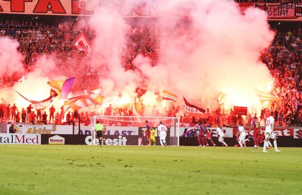 VIDEO Atmosferă incendiară în cantonamentul lui Dinamo » Fanii promit că va fi la fel și în derby-ul cu Steaua