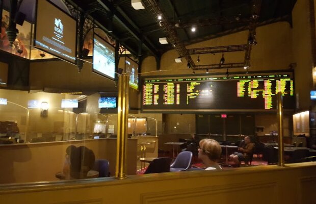 De la poker la pariuri » Strategia care îți poate aduce câștiguri uriașe, dar și un faliment rapid