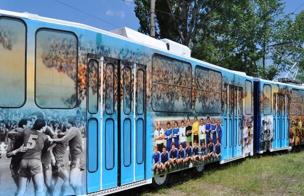 Moda "Craiova Maxima" » Tramvaiele din Craiova vor fi inscripționate cu jucători legendari