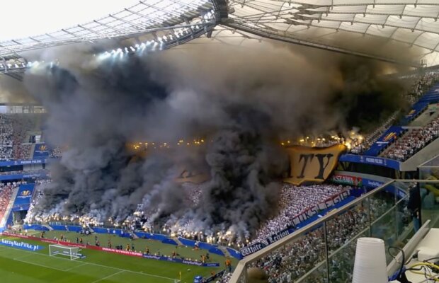 VIDEO Spectacol pirotehnic incredibil la finala Cupei Poloniei! Ultrașii Legiei au uimit întreaga lume!