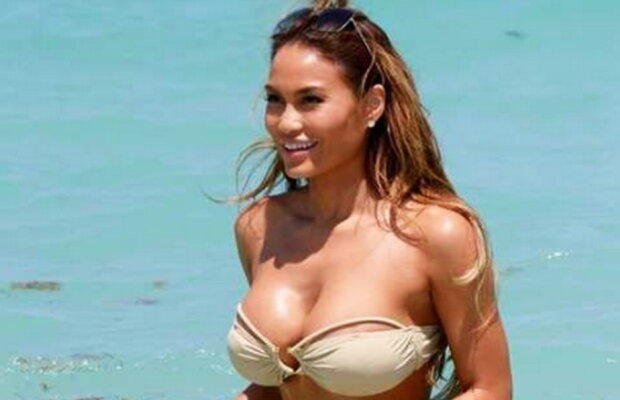 Femeia căreia niciun bărbat nu îi rezistă a făcut show la plajă!