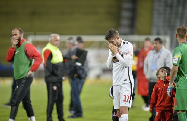 FOTO Imaginile durerii » Jucătorii dinamoviști au plâns în hohote pe gazon, sfâșiați după tragedia lui Ekeng