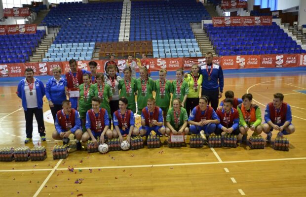 Pruncii, fotbalul şi ardelenii » Echipa de fete din Câmpeni şi echipa de băieţi din Tg. Mureş merg în finala Cupei Coca-Cola